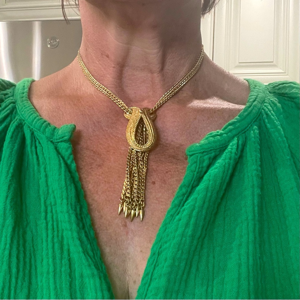 Monet necklace, unique, beautiful gold, stunner. EUC vintage